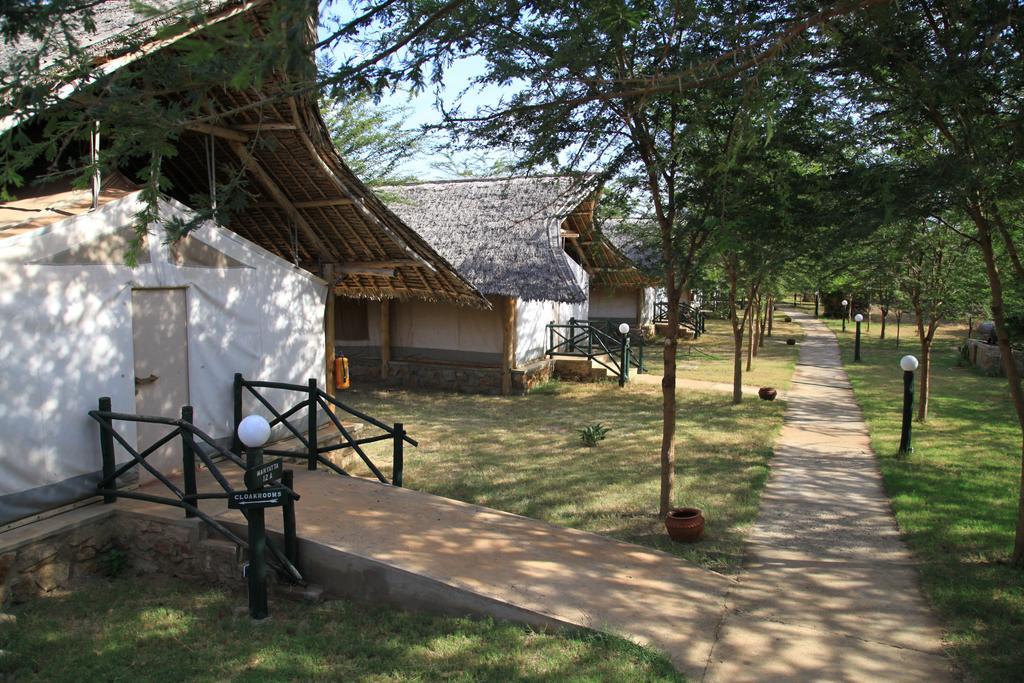 Manyatta Camp Hotel Voi Exterior photo
