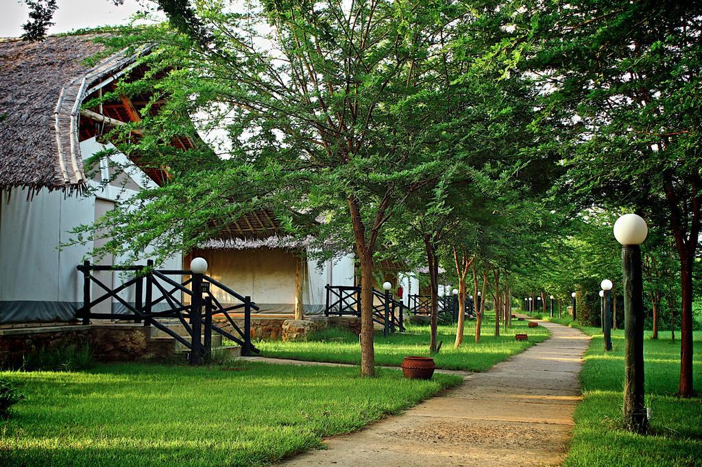 Manyatta Camp Hotel Voi Exterior photo
